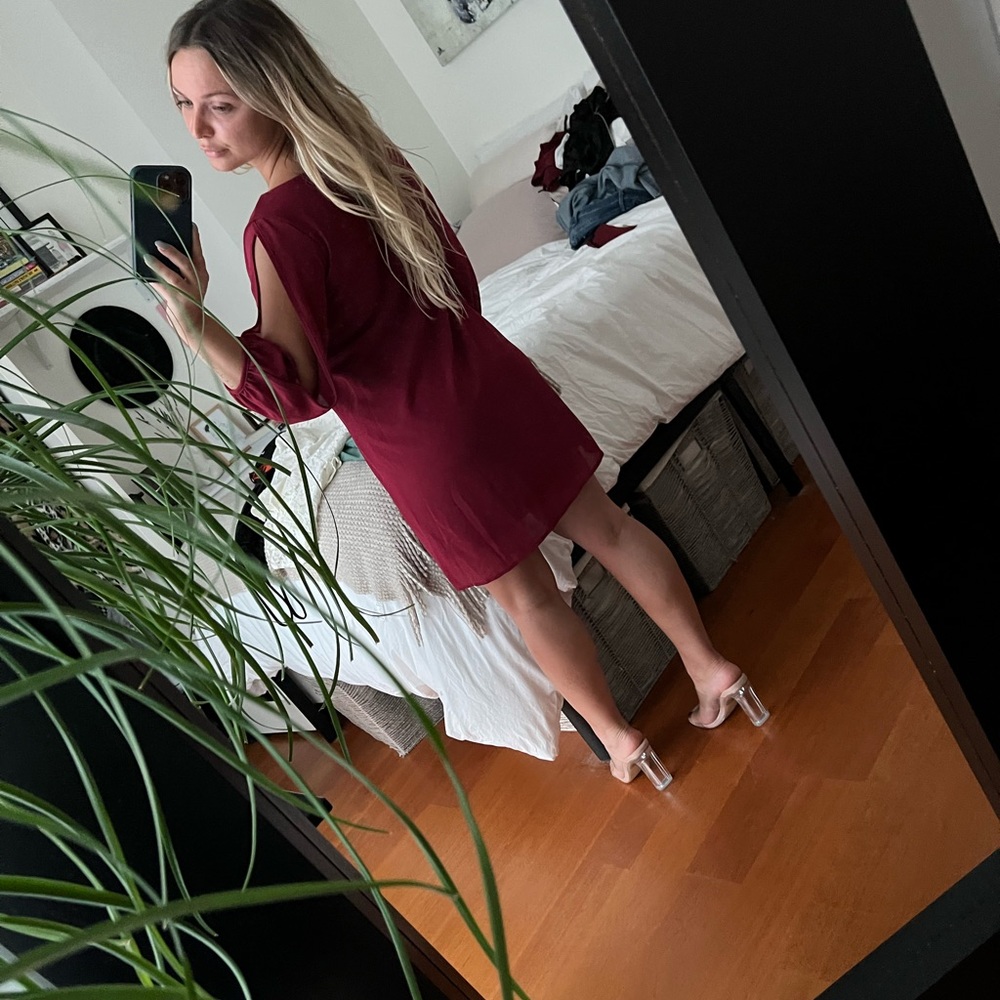 Red Dress - Picture 4 of 5